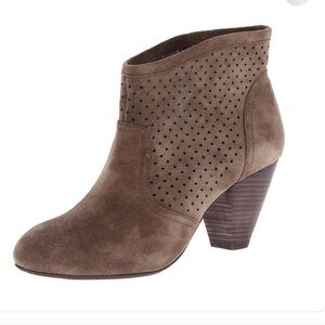 Jessica Simpson Taupe Suede Perforated Ankle Booties Size 8